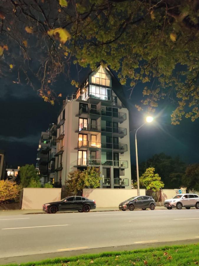 Latimer Loft - Christchurch Holiday Homes 외부 사진