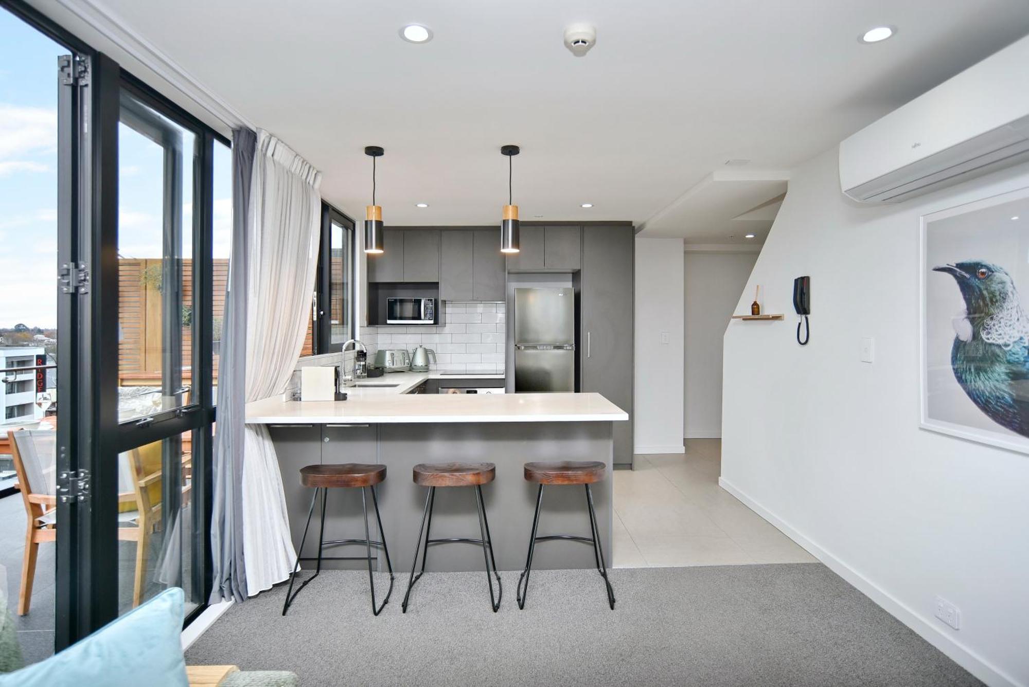 Latimer Loft - Christchurch Holiday Homes 외부 사진