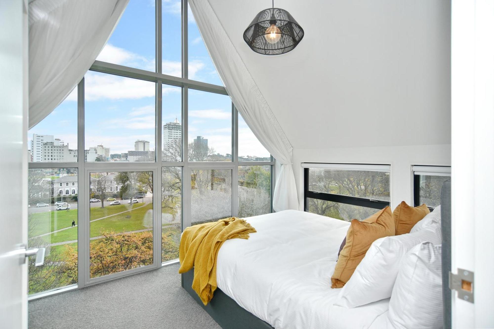 Latimer Loft - Christchurch Holiday Homes 외부 사진