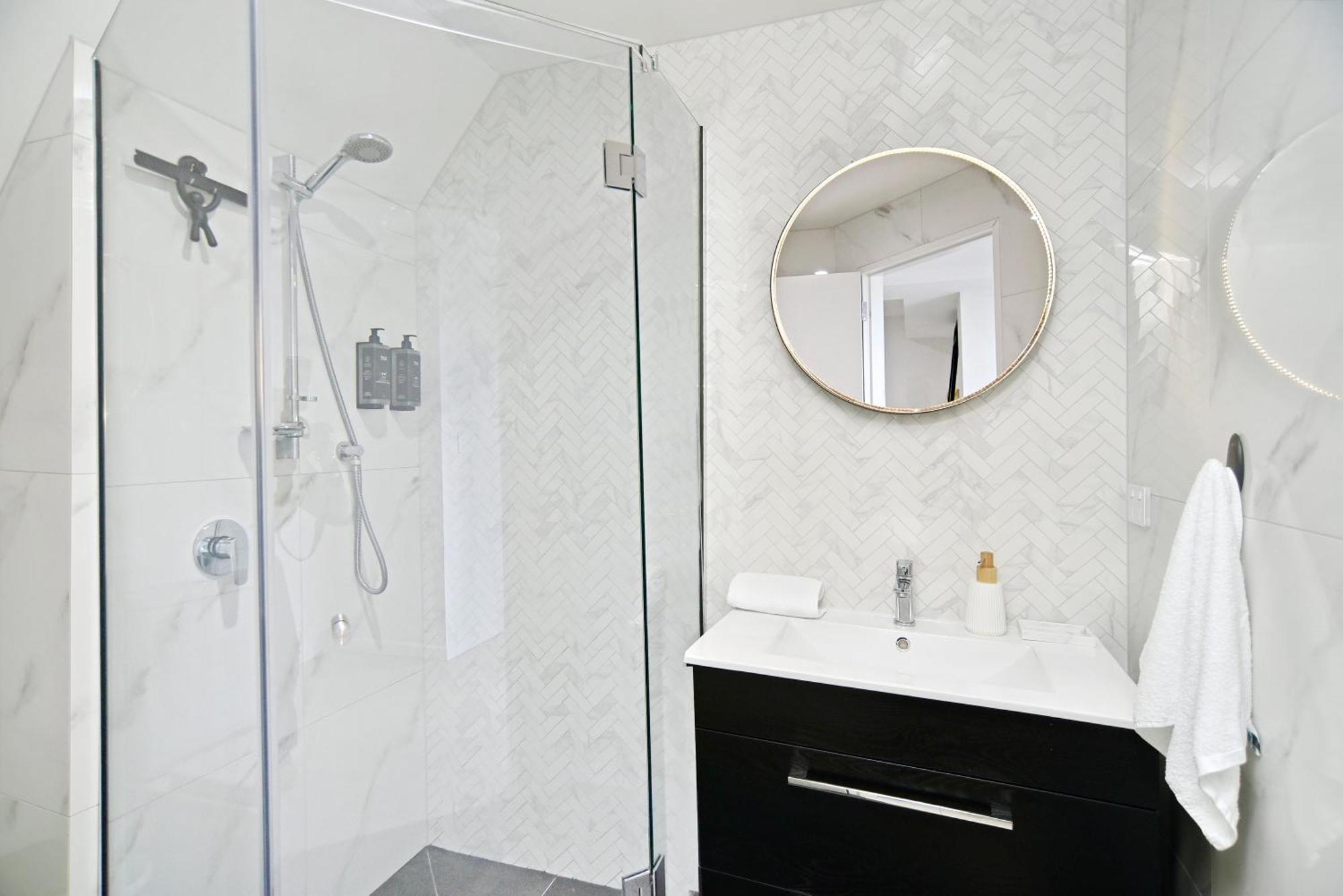 Latimer Loft - Christchurch Holiday Homes 외부 사진